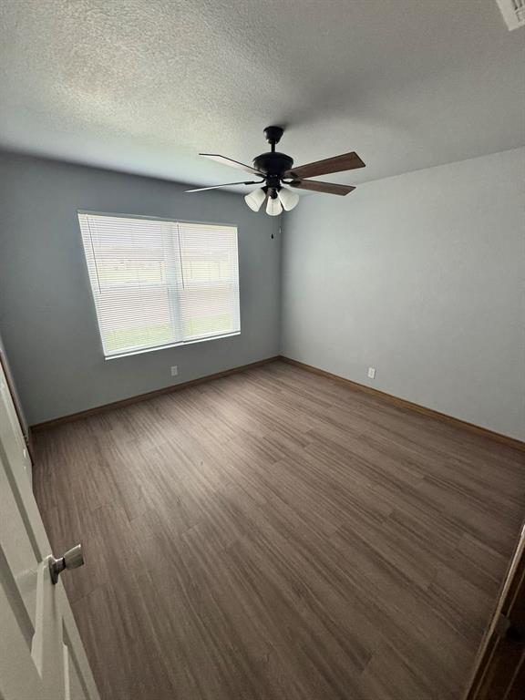 450 Derrs Chapel Road Italy, TX 76651 - Photo 7 of 13 Hall Bedroom