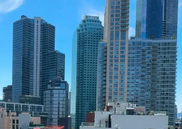 $1,480,000 | 24-12 42nd Road, Unit 6C | Long Island City