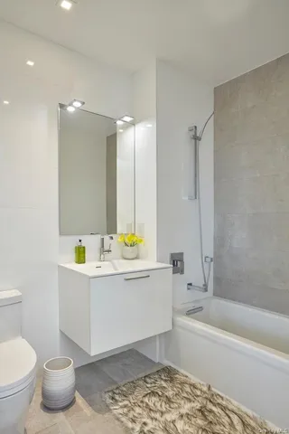 $1,480,000 | 24-12 42nd Road, Unit 6C | Long Island City