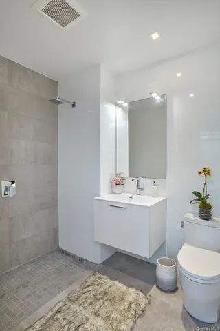 $1,480,000 | 24-12 42nd Road, Unit 6C | Long Island City