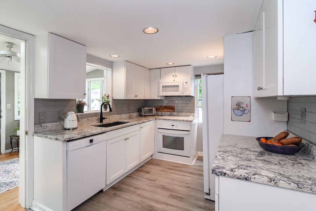 288 Bacon Street Natick, MA 01760 - Photo 6 of 39