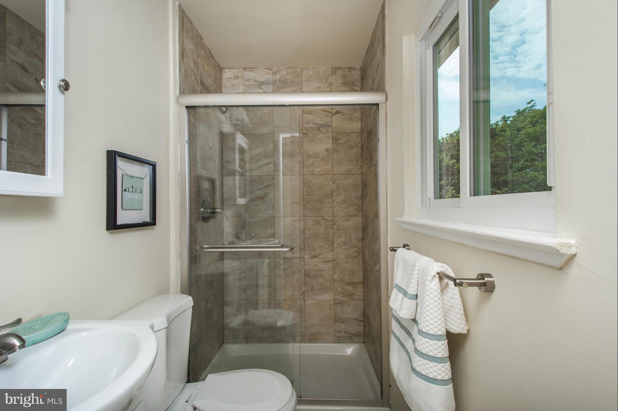 6719 Brompton Road Baltimore, MD 21207 - Photo 17 of 30 Bath (Master)