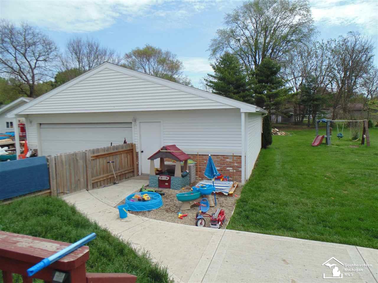 6838 Douglas Road Lambertville, MI 48144 - Photo 23 of 26 50012284-22.JPG