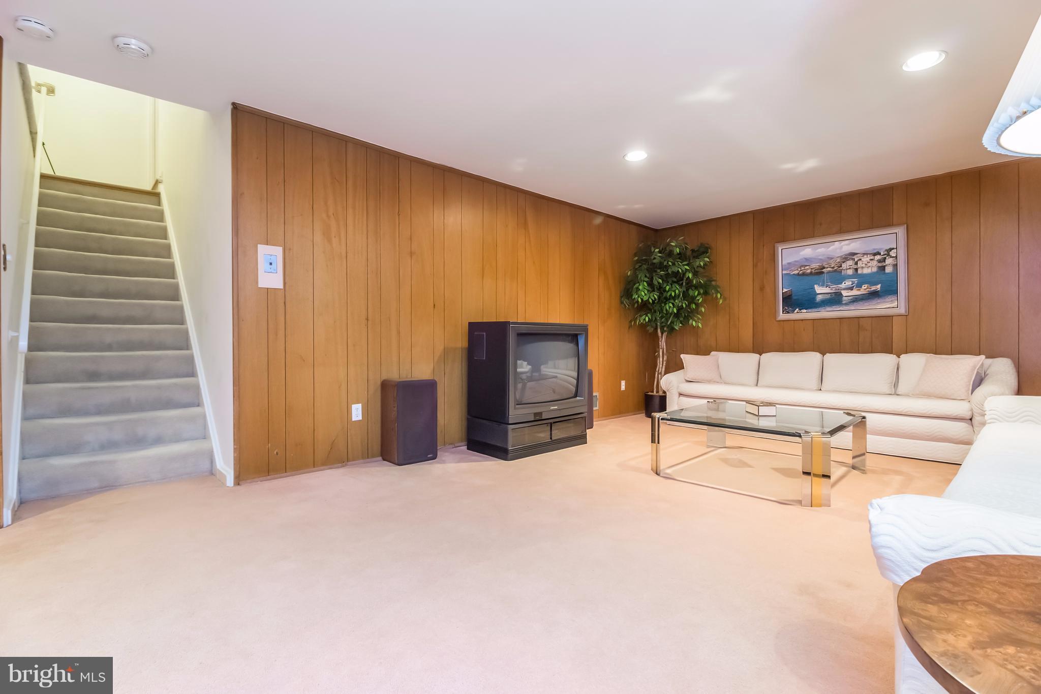 2612 Weller Road Silver Spring, MD 20906 - Photo 22 of 28 Family Room