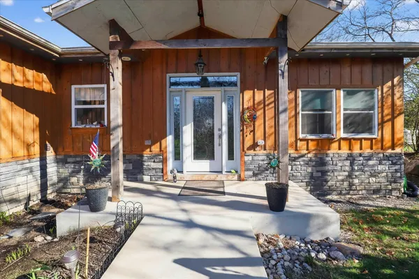 $625,000 | 23536 Forest Shores Drive, Cassopolis, MI 49031