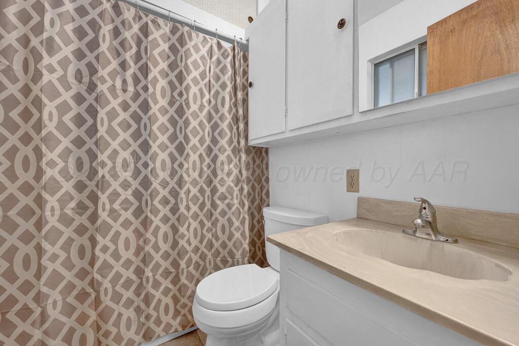 4102 Crockett Street Amarillo, TX 79110 - Photo 12 of 22 master bathroom