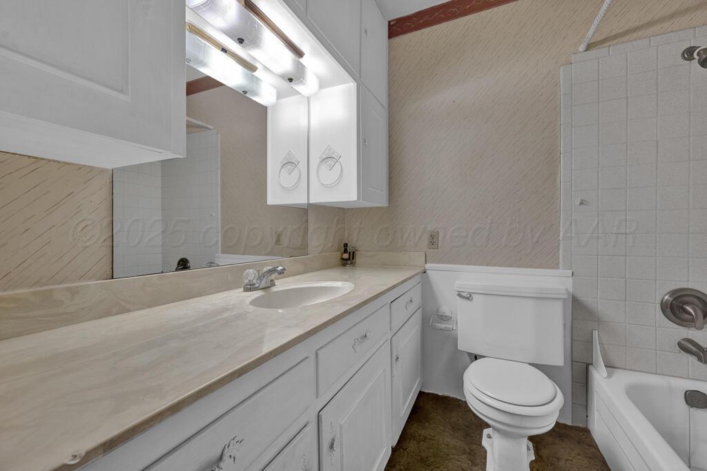 4102 Crockett Street Amarillo, TX 79110 - Photo 15 of 22 bathroom two