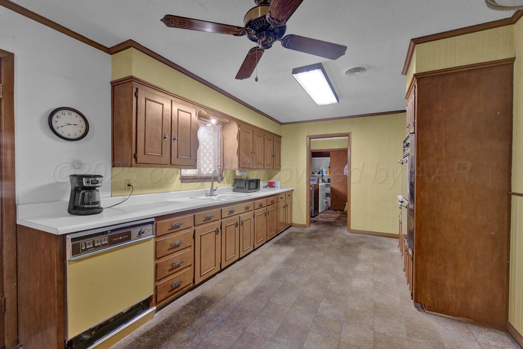 4102 Crockett Street Amarillo, TX 79110 - Photo 7 of 22 kitchen 1