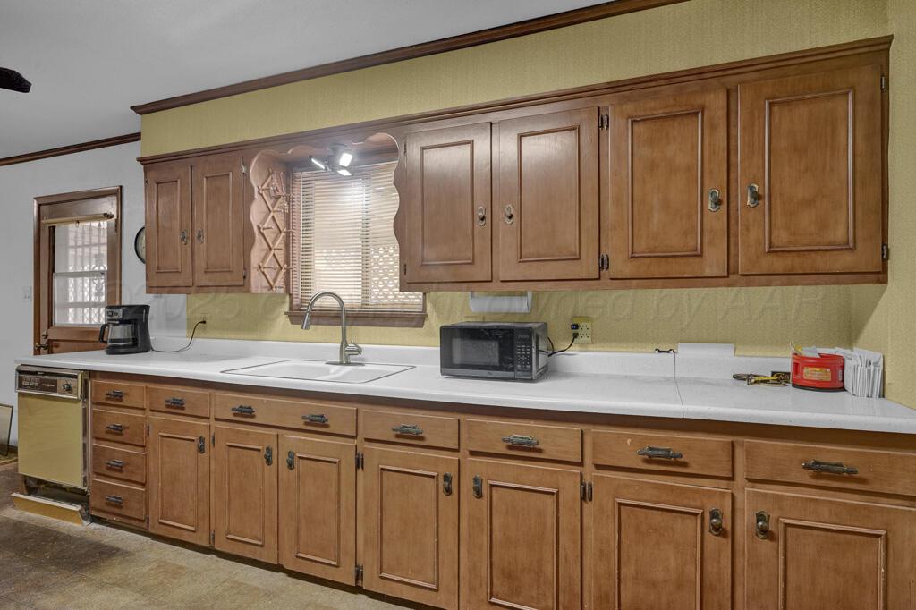 4102 Crockett Street Amarillo, TX 79110 - Photo 9 of 22 kitchen 3