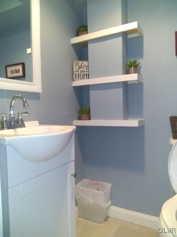 3019 Shakespeare Road Bethlehem, PA 18017 - Photo 18 of 21 Powder room