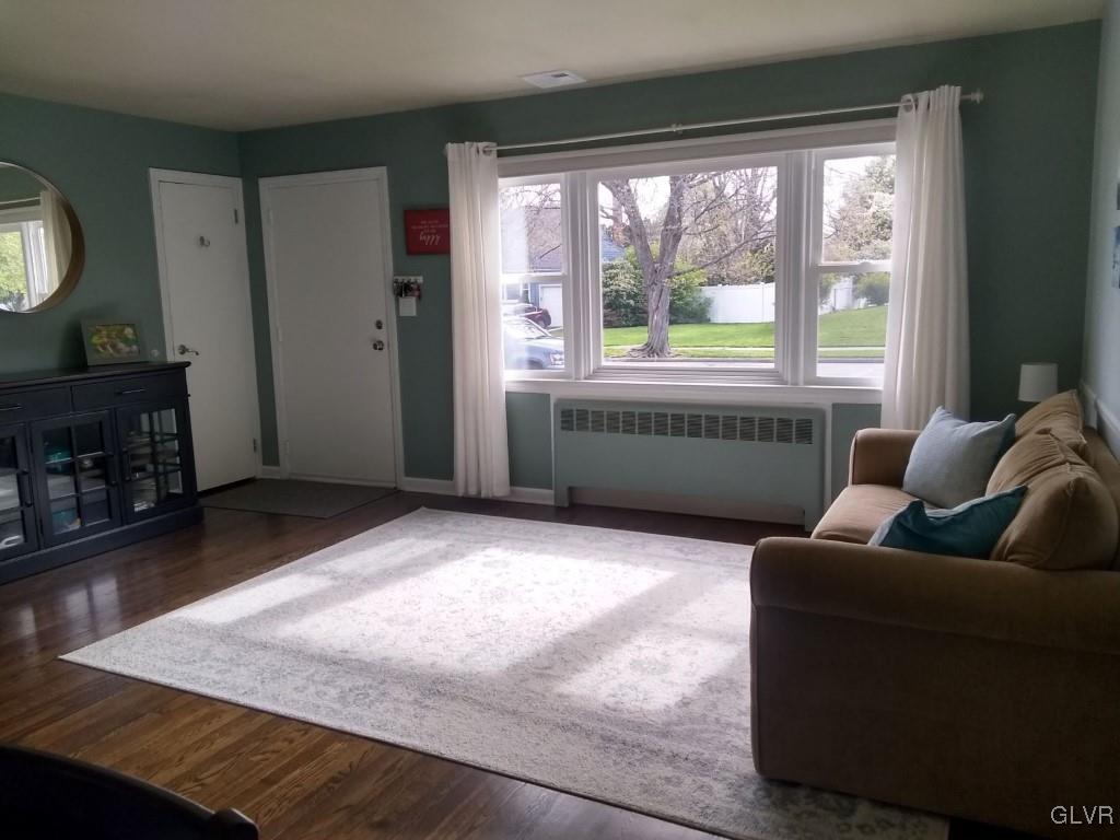 3019 Shakespeare Road Bethlehem, PA 18017 - Photo 3 of 21 Living room