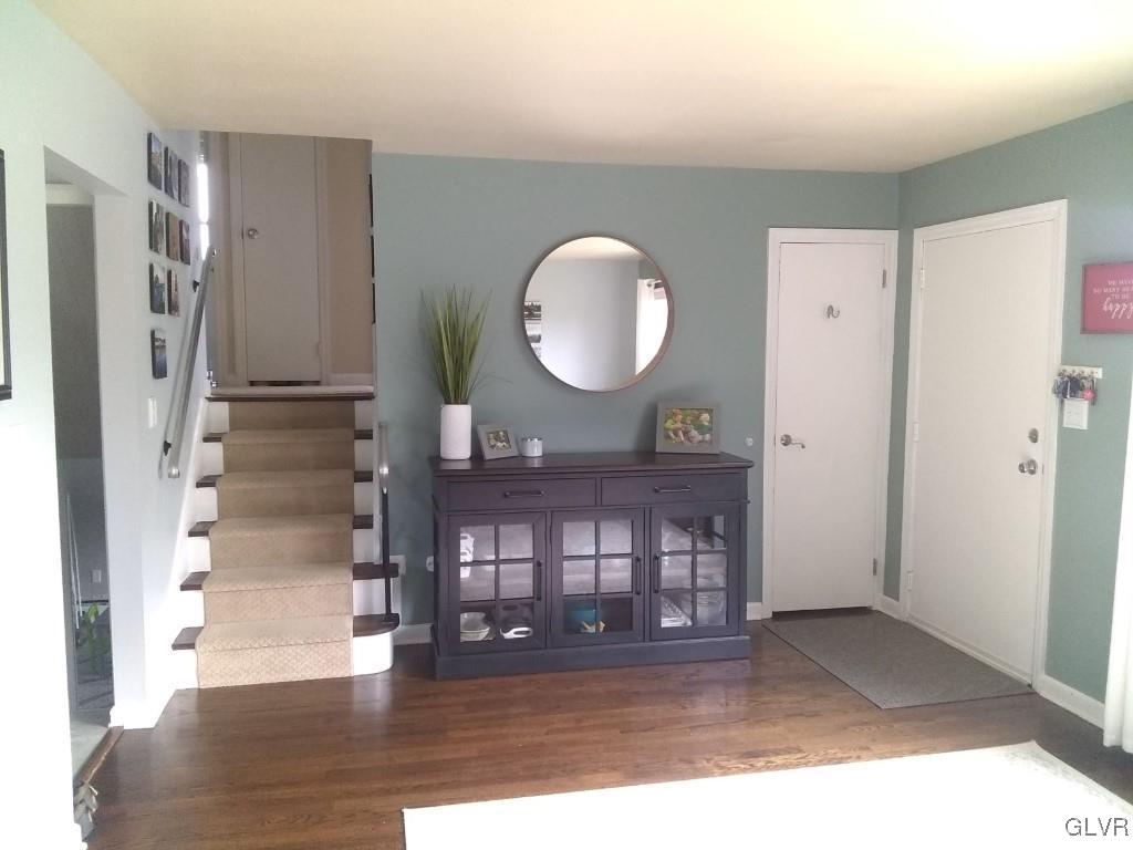 3019 Shakespeare Road Bethlehem, PA 18017 - Photo 5 of 21 Living room