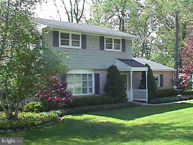 10 Hickory Road Carlisle, PA 17015 - Photo 1 of 12 Gallery Image 1