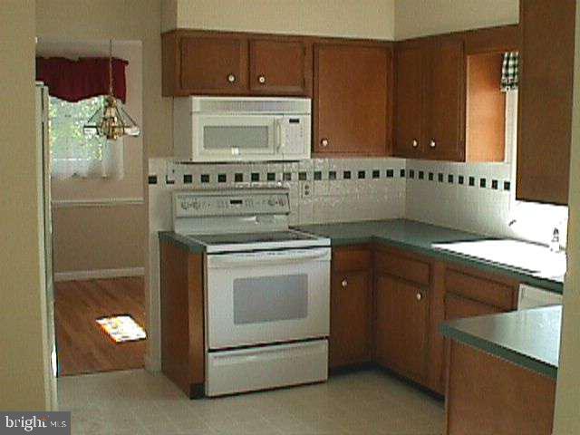10 Hickory Road Carlisle, PA 17015 - Photo 2 of 12 Gallery Image 2
