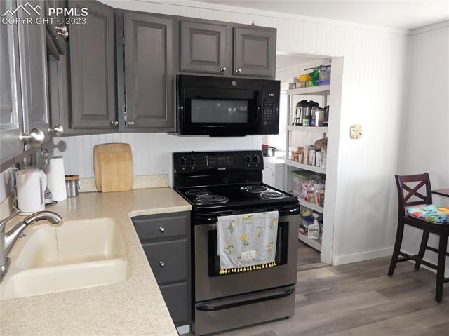 811 Prairie Road Colorado Springs, CO 80909 - Photo 9 of 28 Newer appliances
