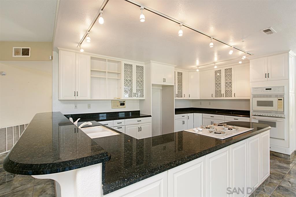 15428 Broad Oaks Road El Cajon, CA 92021 - Photo 5 of 10 Gallery Image 5
