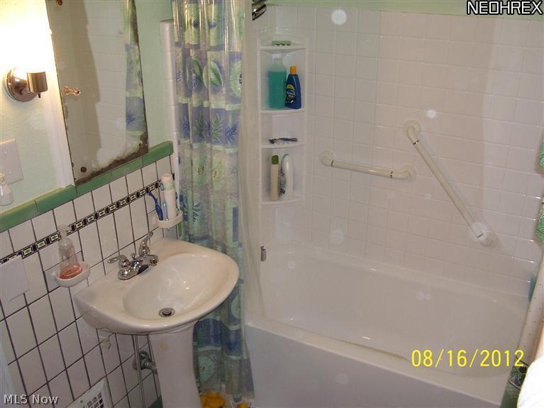 3704 Snow Road Cleveland, OH 44134 - Photo 6 of 22