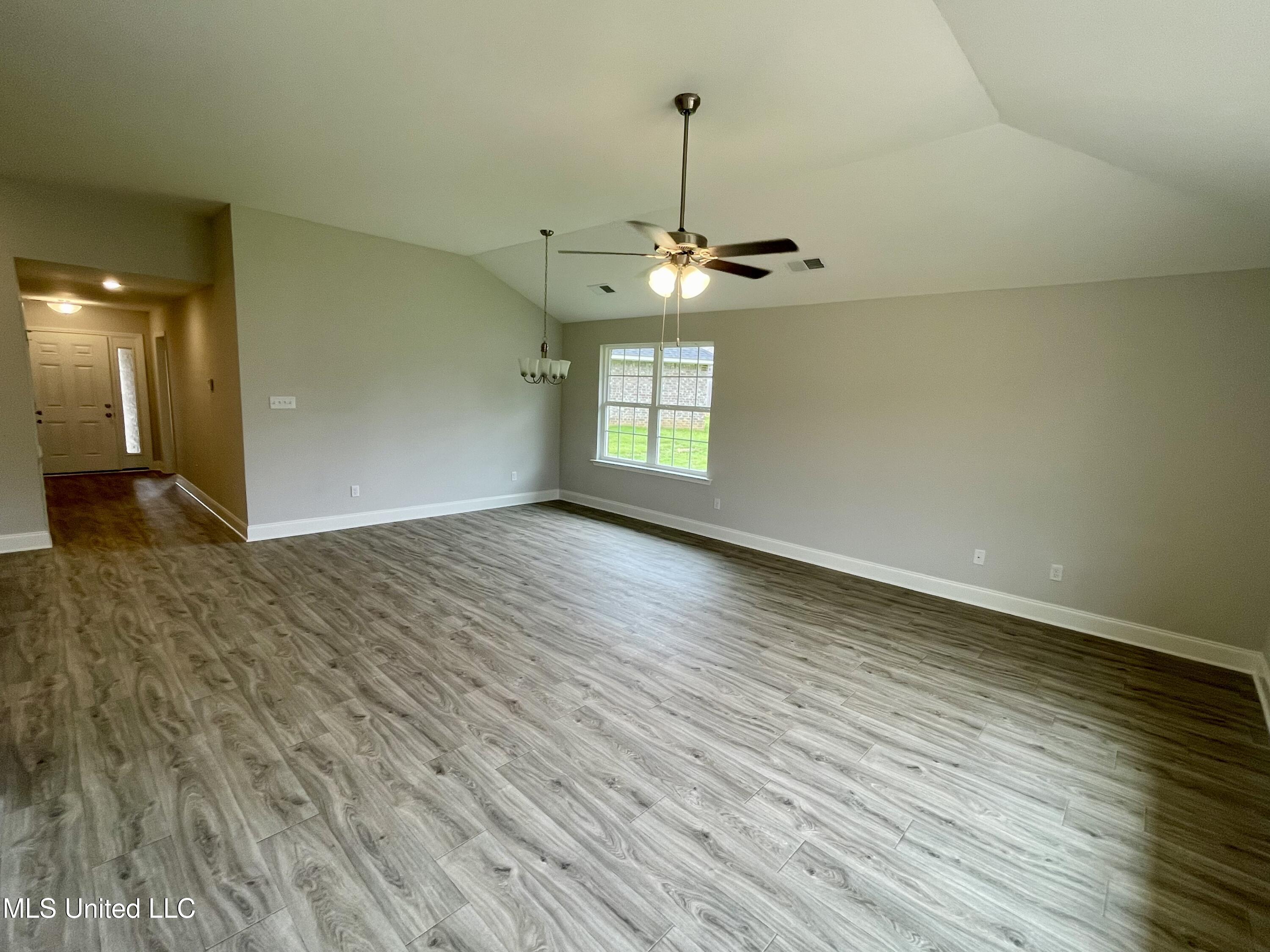 1583 Reece Drive South Southaven, MS 38671 - Photo 12 of 14 AF423D72-E65E-4AAF-AD0A-822665273D17