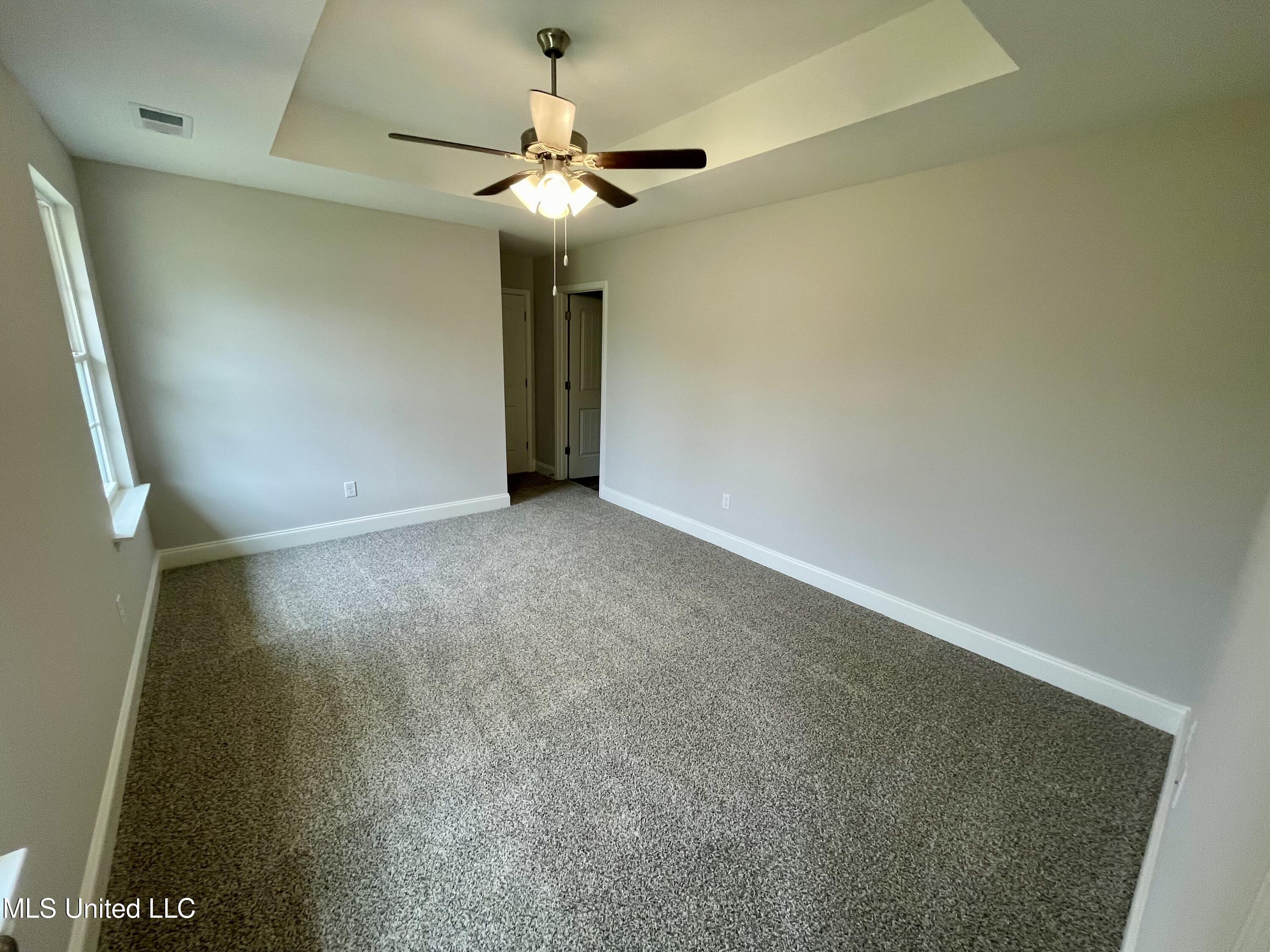 1583 Reece Drive South Southaven, MS 38671 - Photo 4 of 14 2190DBB5-A117-4F6D-886A-EE5305237C13