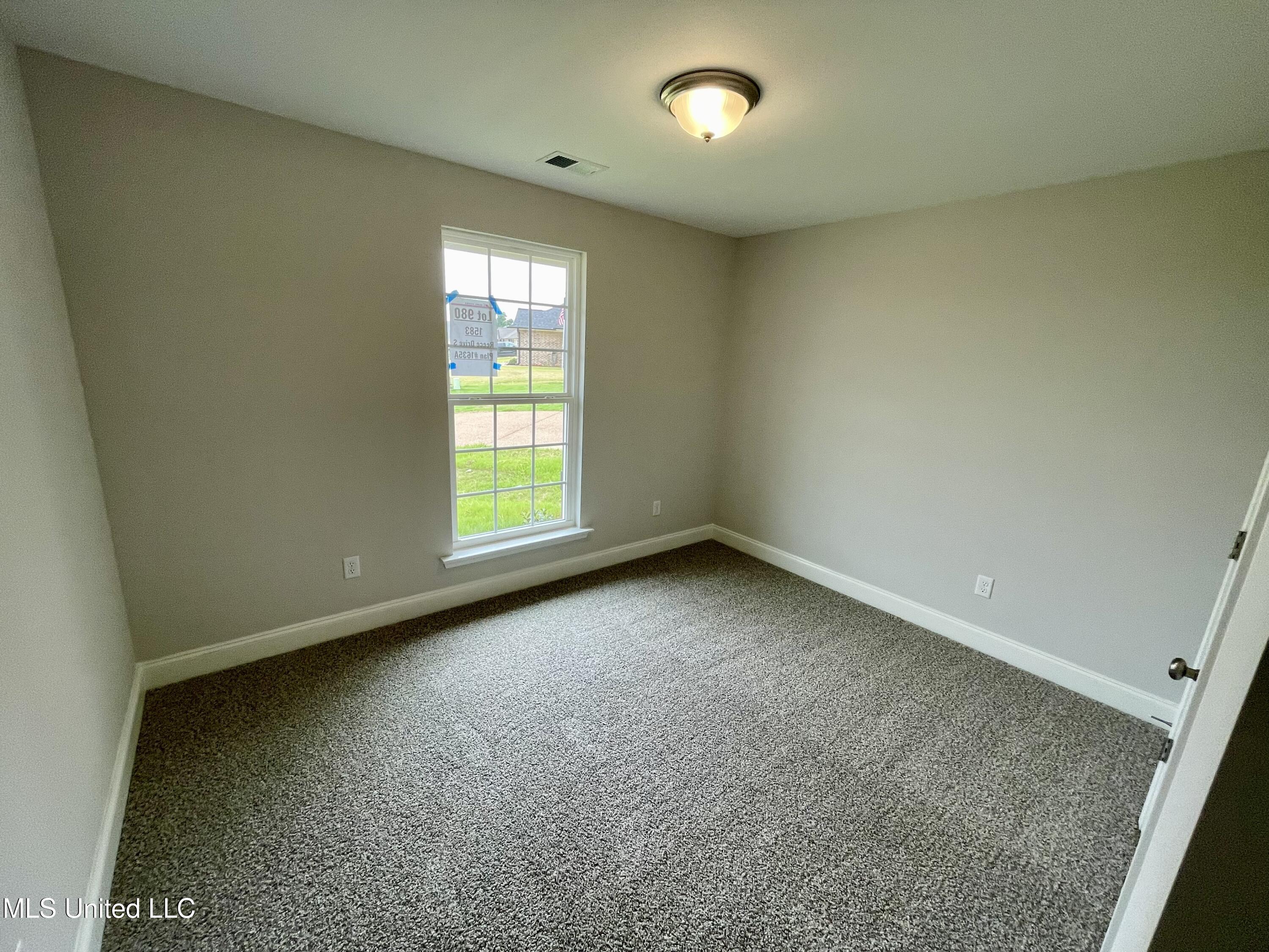 1583 Reece Drive South Southaven, MS 38671 - Photo 5 of 14 CEE8BDCE-CAF4-4841-937D-5EDA98CED607