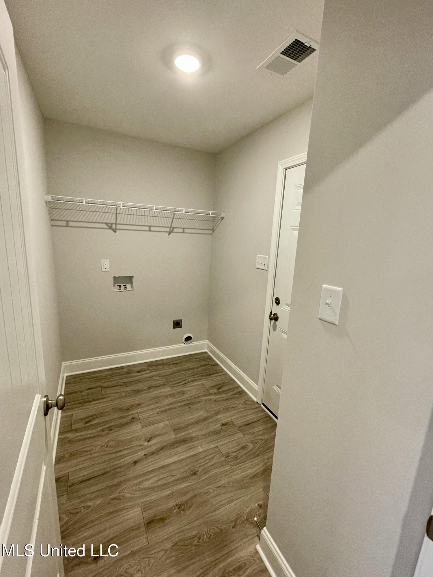1583 Reece Drive South Southaven, MS 38671 - Photo 10 of 14 E41198C1-69AF-41A1-B58E-12B0E4E704FA