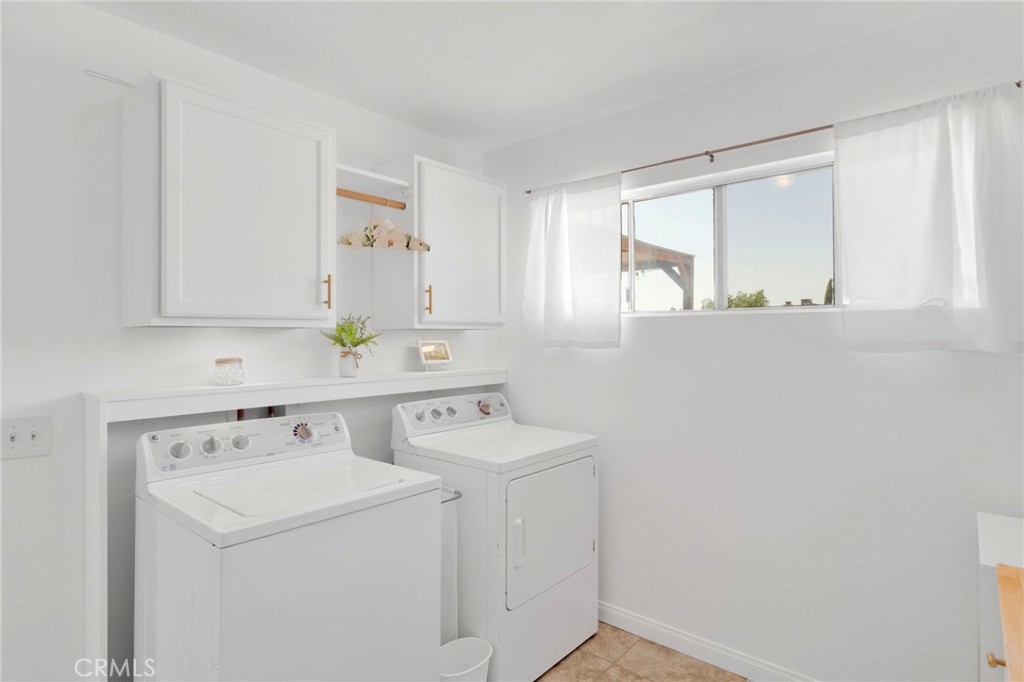 22672 El Centro Road Apple Valley, CA 92307 - Photo 11 of 42 indoor laundry room