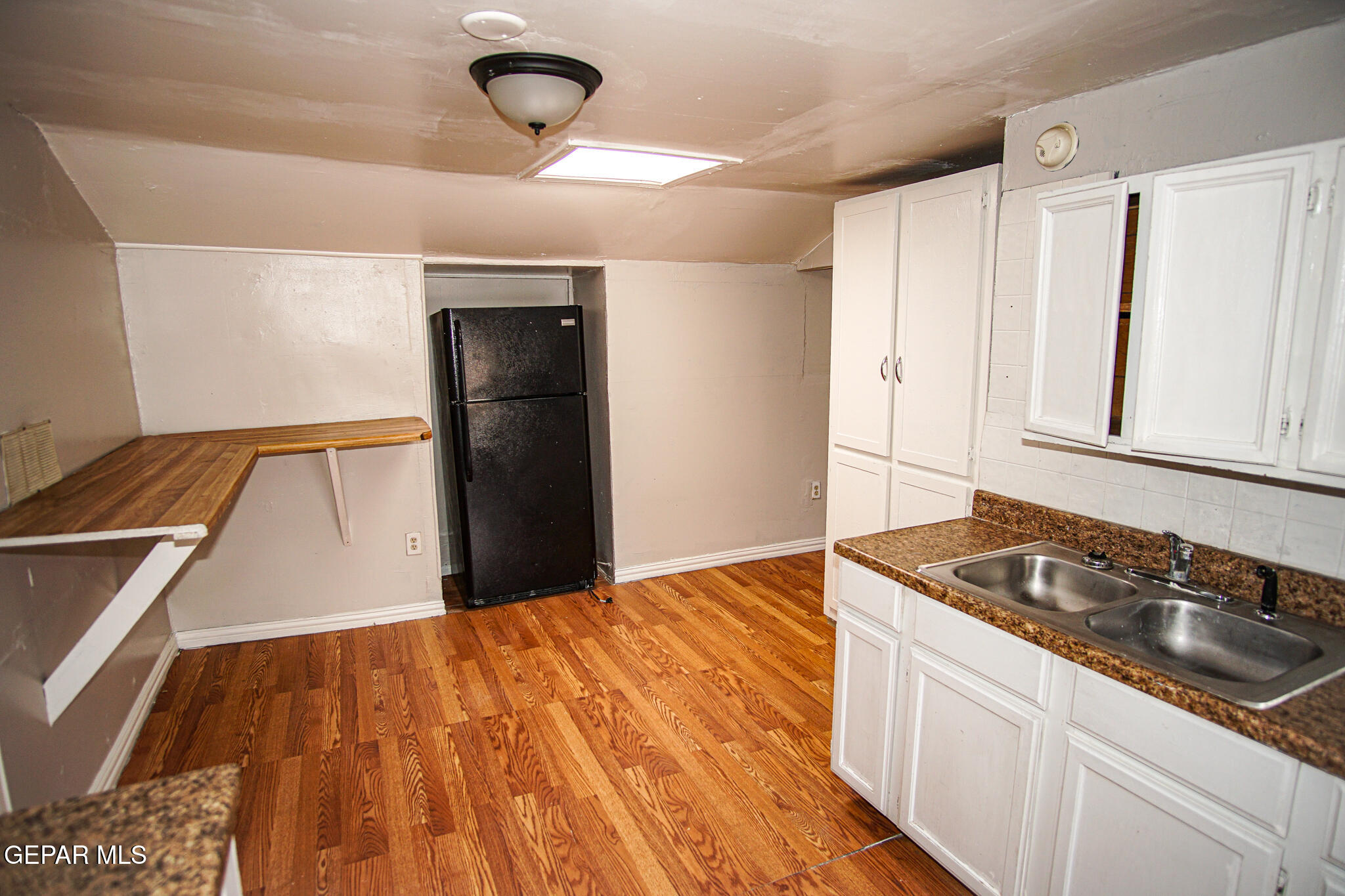 7161 Dale Road, Unit 2 El Paso, TX 79915 - Photo 7 of 13 7. Kitchen