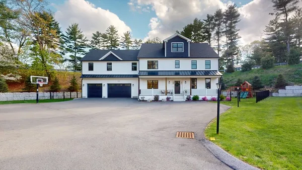 $1,849,000 | 4 Lincoln Court, Medfield, MA 02052