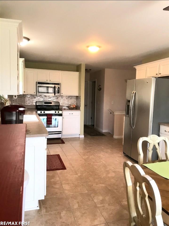 35861 Harvard Road New Baltimore, MI 48047 - Photo 17 of 51 Stainless Steel Appliance