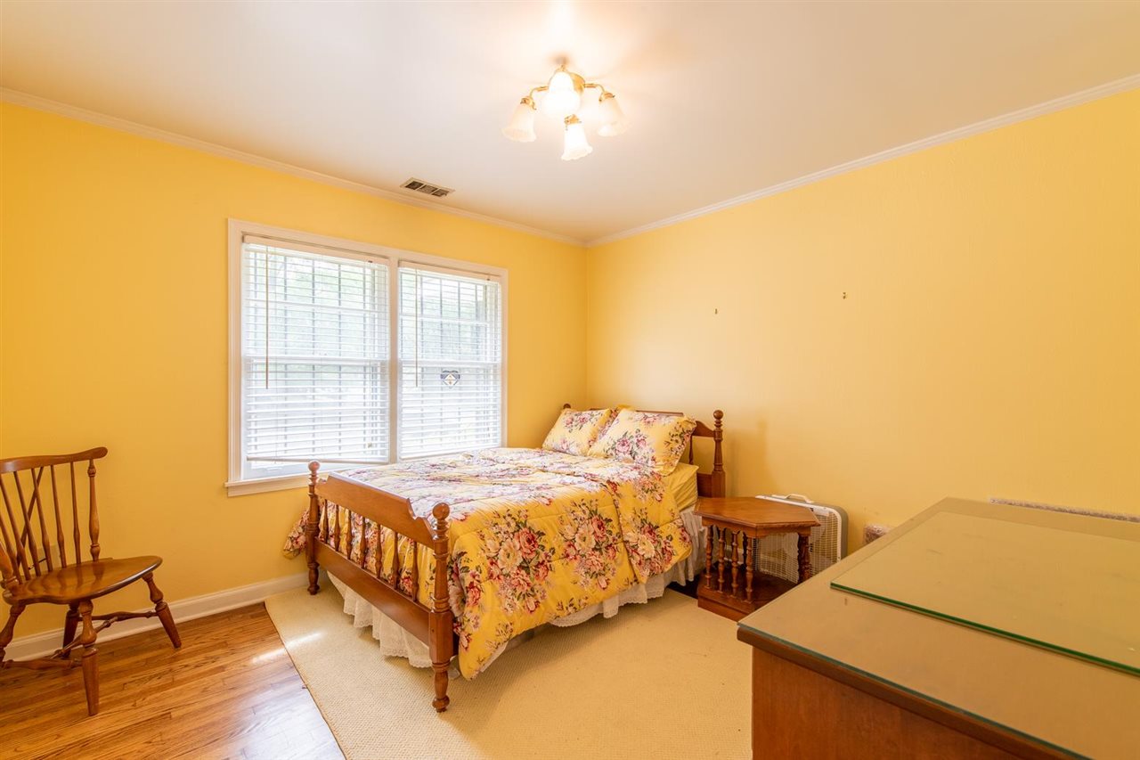 1191 Colonial Road Memphis, TN 38117 - Photo 15 of 24 Newly Refinshed Hardwood Floors, Great Closet Space, 2" Faux Wood Blinds.