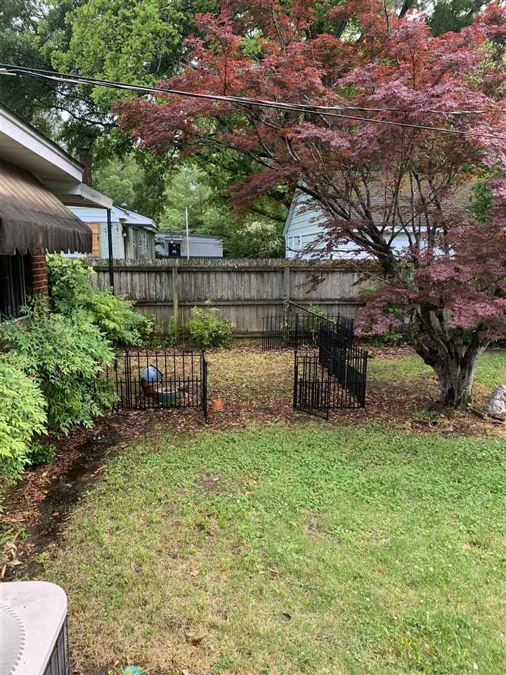 1191 Colonial Road Memphis, TN 38117 - Photo 20 of 24 Fenced In Pet Area For Small Dogs.