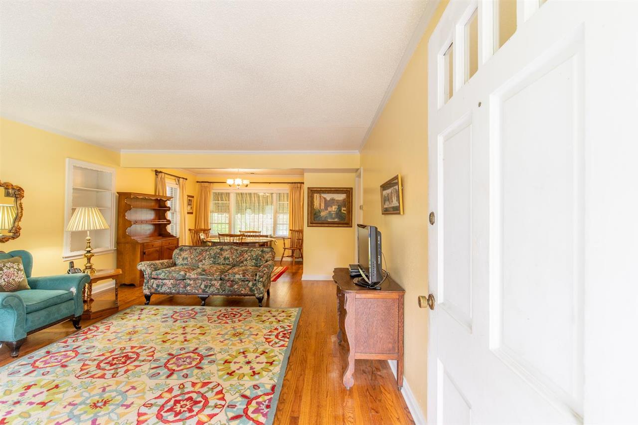 1191 Colonial Road Memphis, TN 38117 - Photo 3 of 24 Newly Refnished Hardwood Floors, Built-In Bookcase or Photo Niche, Great Floor Space 17x14.