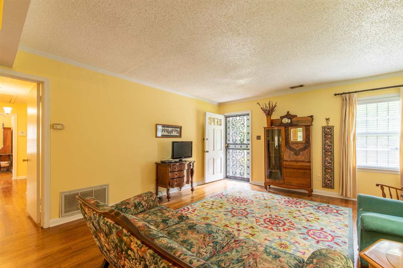 1191 Colonial Road Memphis, TN 38117 - Photo 5 of 24