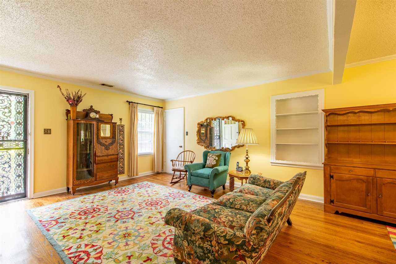 1191 Colonial Road Memphis, TN 38117 - Photo 7 of 24