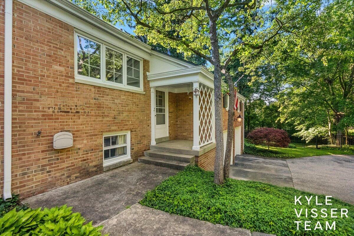 2089 Robinson Road Southeast Grand Rapids, MI 49506 - Photo 62 of 73 Back Exterior