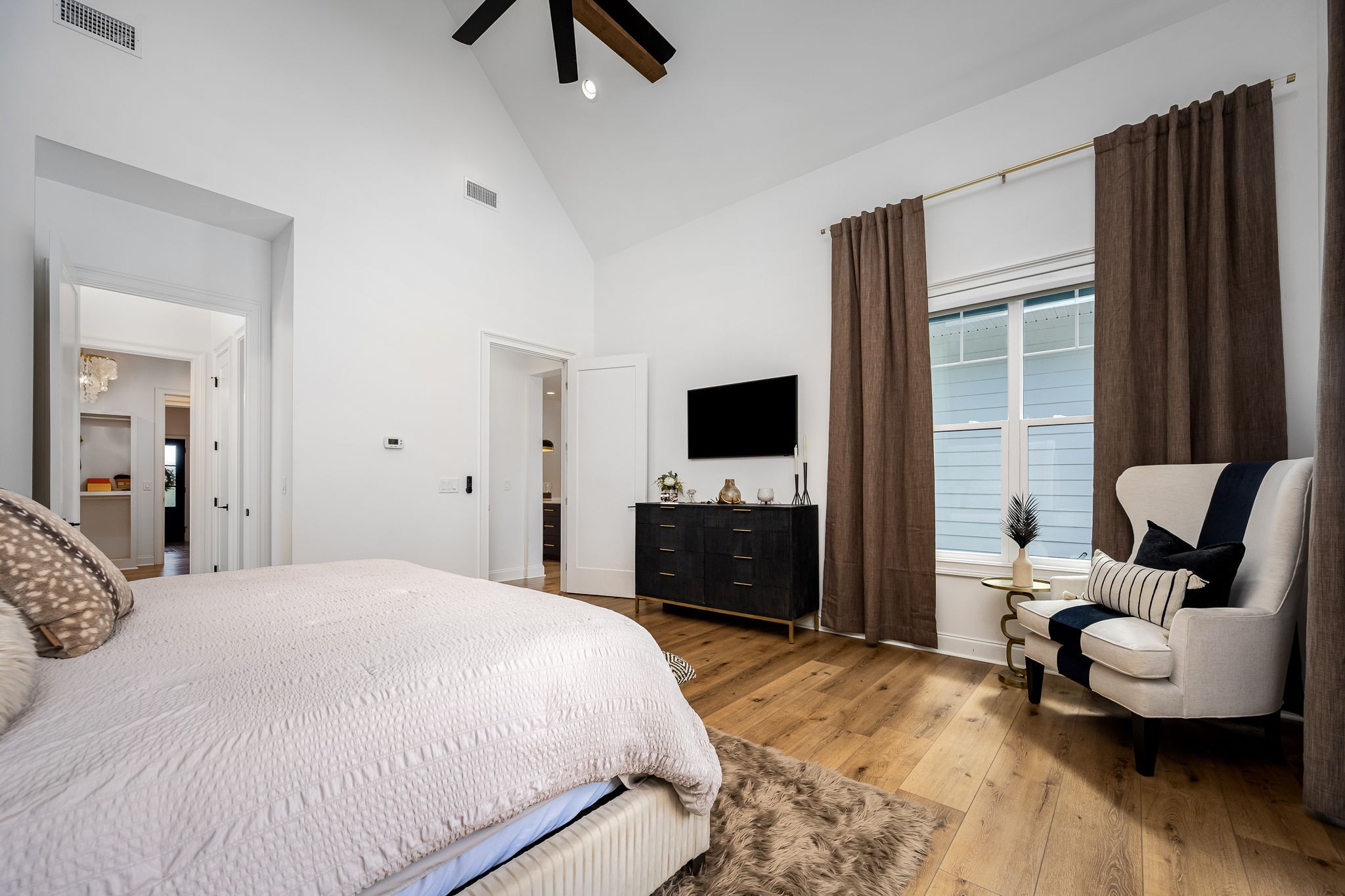 1425 Fuston Hollow Road Auburntown, TN 37016 - Photo 54 of 100 a bedroom with a bed and a television