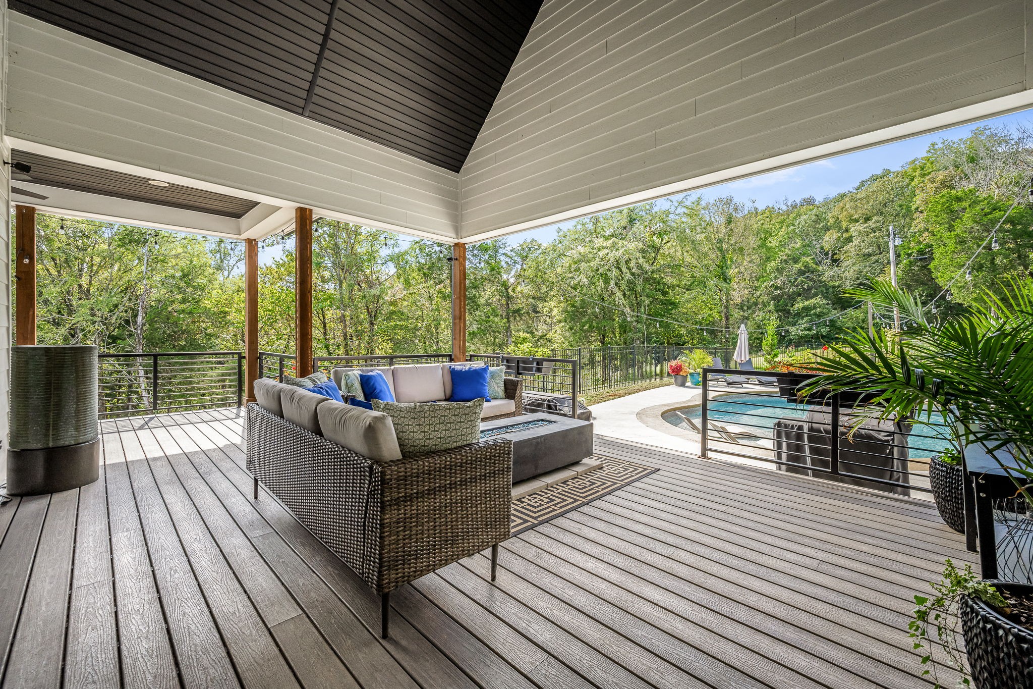 1425 Fuston Hollow Road Auburntown, TN 37016 - Photo 88 of 100 a living room with furniture and a large window