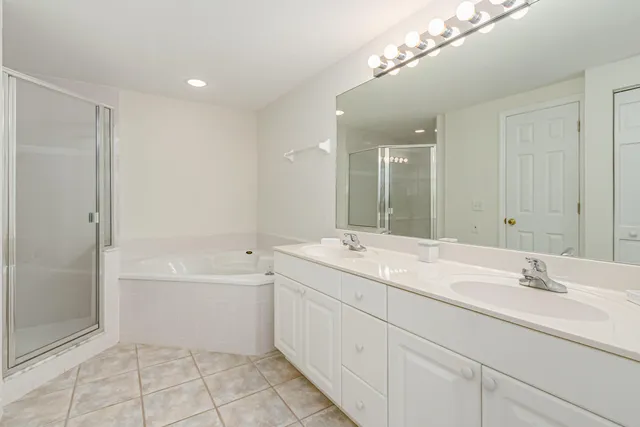 a en suite bathroom with a sink and a mirror