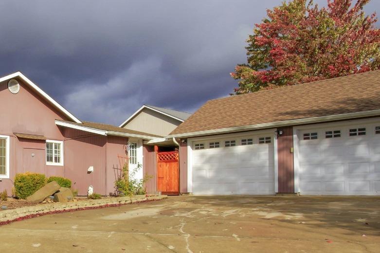 2425 Bell Court Medford, OR 97504 - Photo 5 of 34 Additional Photo