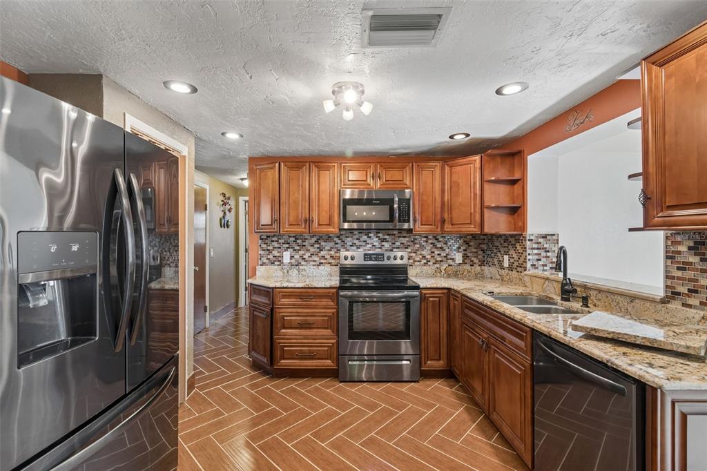 10804 Manchester Road Port Richey, FL 34668 - Photo 18 of 53 Gallery Image 18
