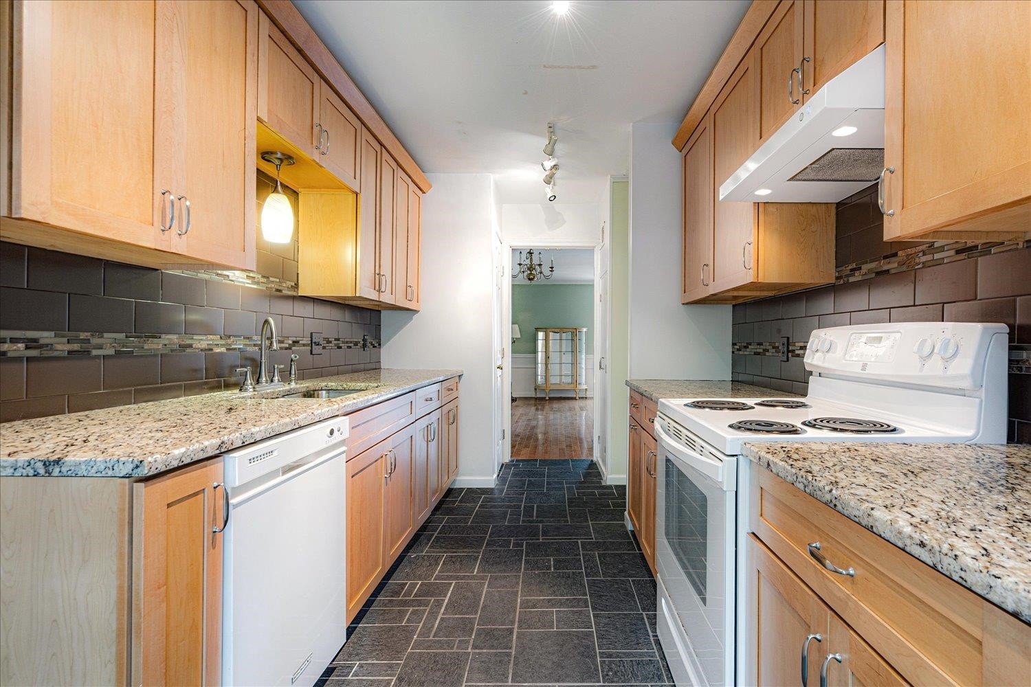 6940 Amberly Road, Unit 6940 Memphis, TN 38119 - Photo 3 of 30 Gallery Image 3