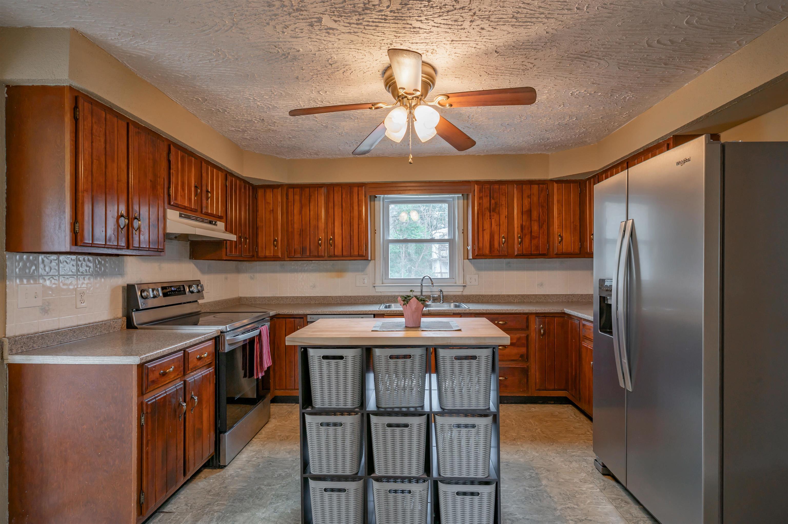 31 Rosemont Avenue Manchester, NH 03103 - Photo 26 of 46