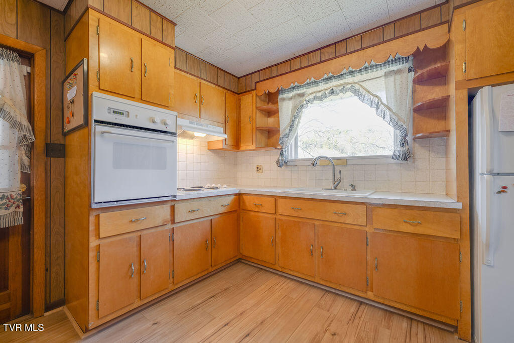 270 Roberts Lane Erwin, TN 37650 - Photo 15 of 47 015