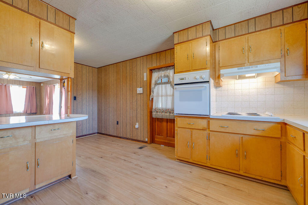 270 Roberts Lane Erwin, TN 37650 - Photo 16 of 47 016