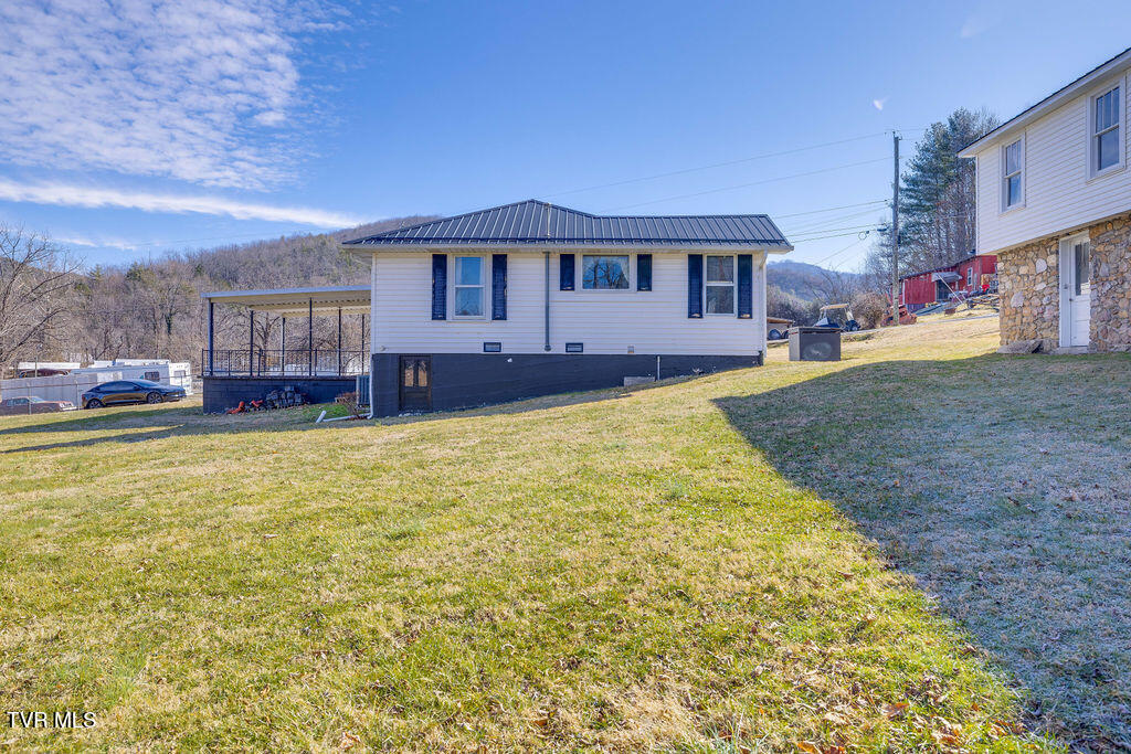 270 Roberts Lane Erwin, TN 37650 - Photo 23 of 47 023