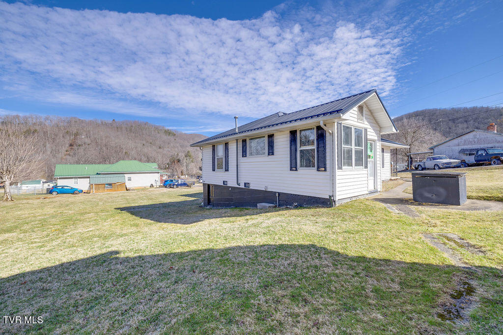 270 Roberts Lane Erwin, TN 37650 - Photo 24 of 47 024
