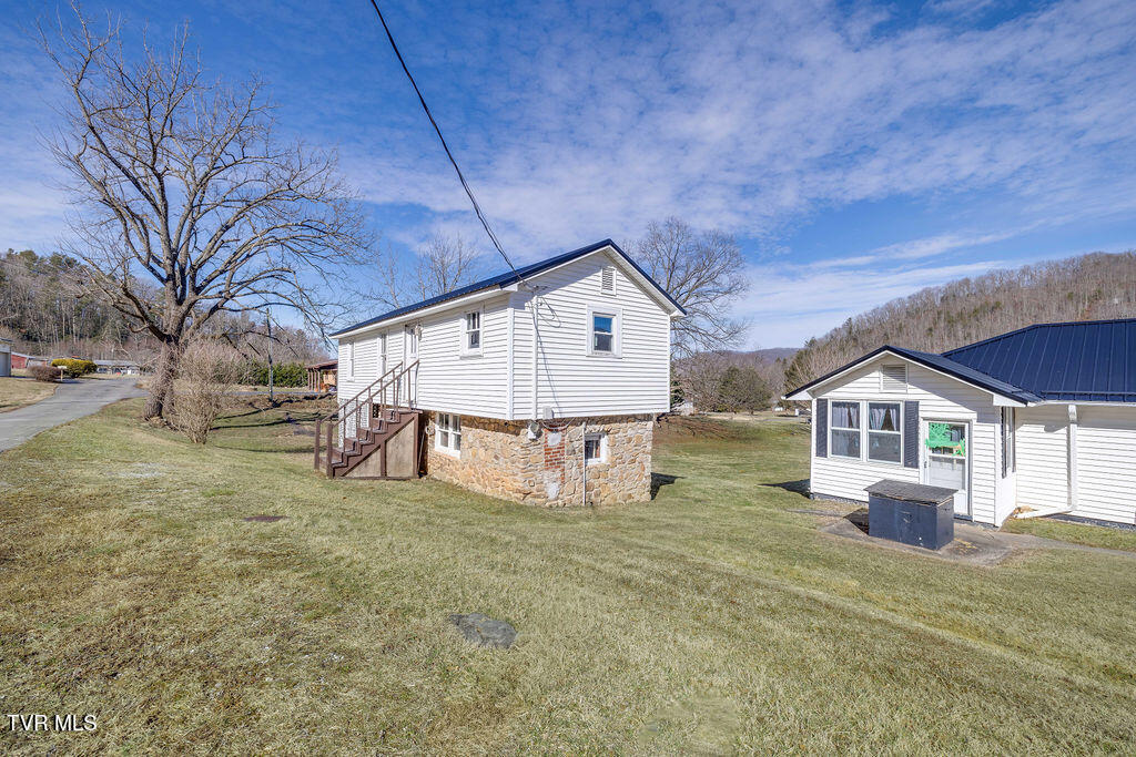 270 Roberts Lane Erwin, TN 37650 - Photo 25 of 47 025