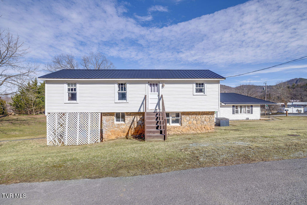 270 Roberts Lane Erwin, TN 37650 - Photo 26 of 47 026