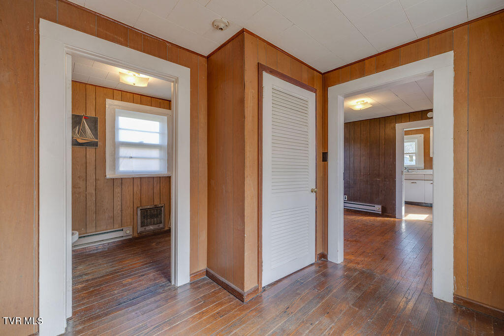 270 Roberts Lane Erwin, TN 37650 - Photo 35 of 47 035