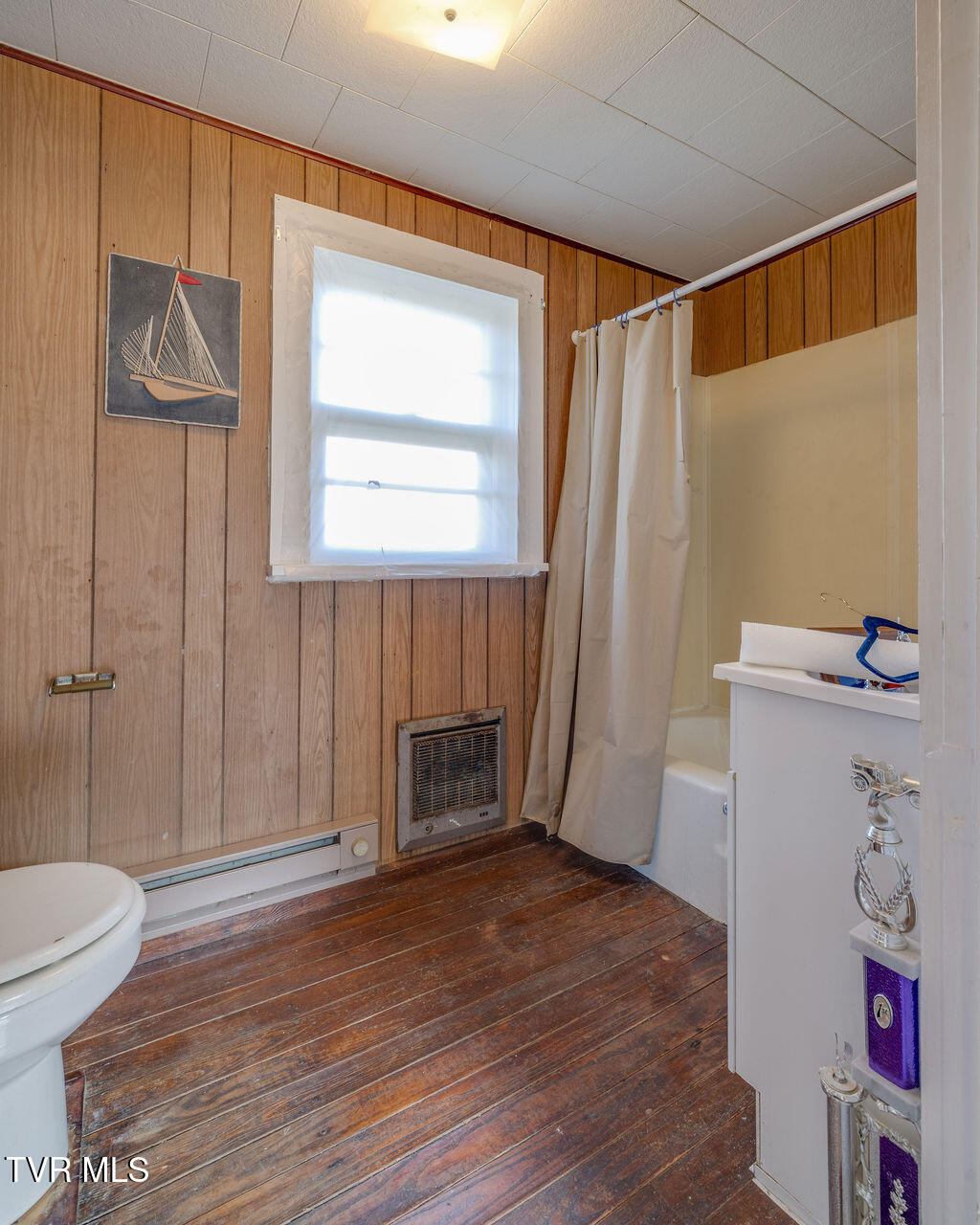 270 Roberts Lane Erwin, TN 37650 - Photo 36 of 47 036